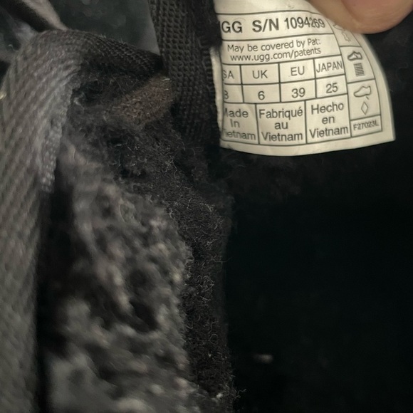 UGG Neumel Boot lined in upcycled UGGplush Size 8 Color Black - Picture 7 of 13